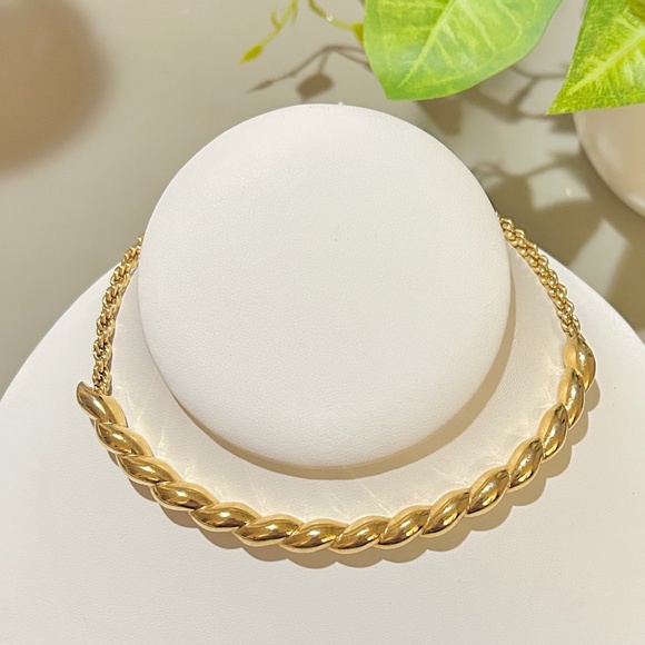 Monet Vintage Twist Front Design 18K Gold Plated Spiral Chain Link Necklace. - Picture 4 of 14